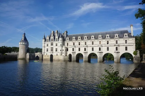 Château de Chenonceau et ses arches sur le Cher