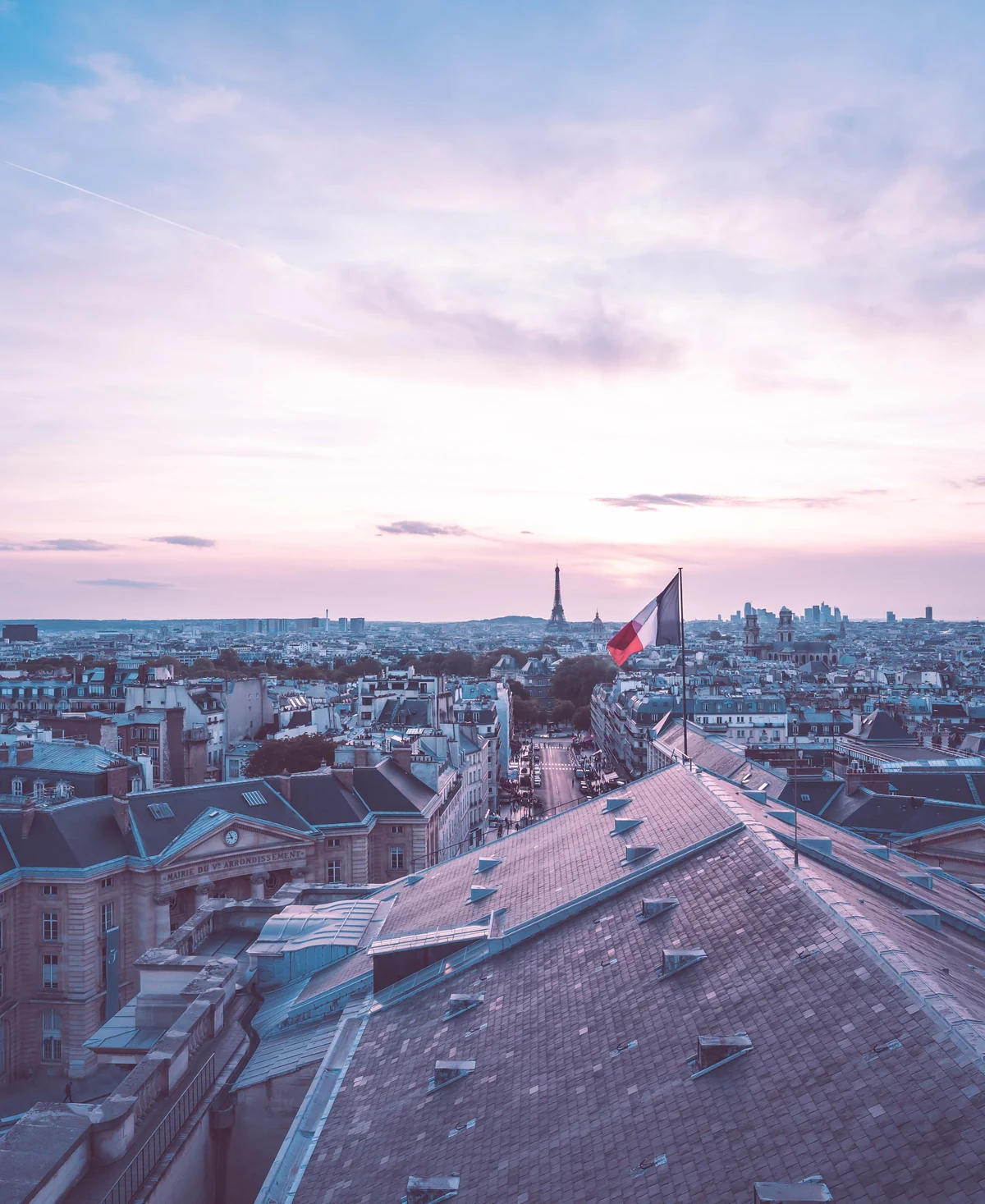Toits de Paris vus du Panthéon au crépuscule