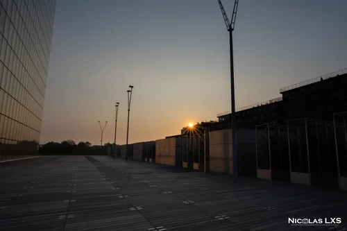 Esplanade de la BnF au lever du soleil